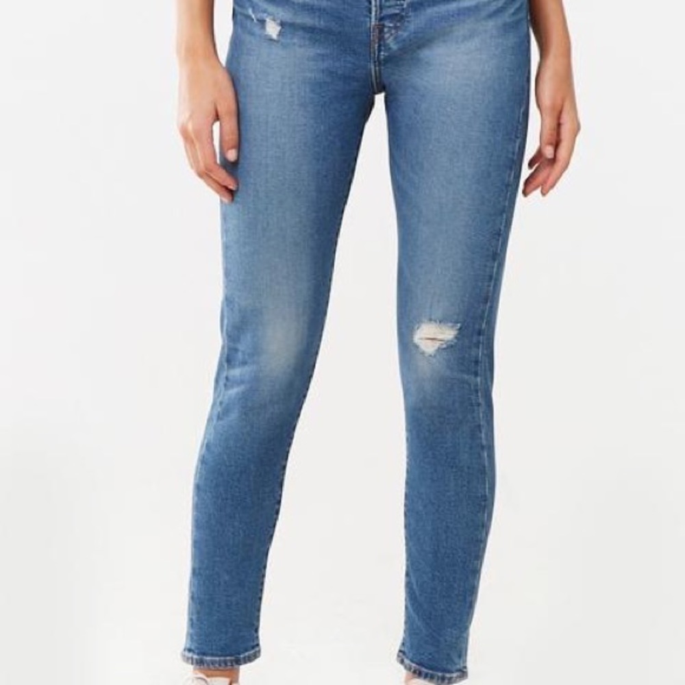 Levi’s Wedgie Fit Pacific Distressed Skinny Jeans